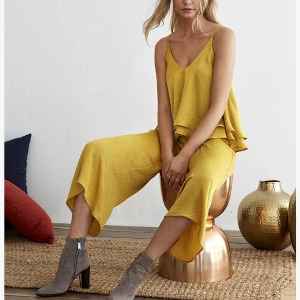Noa Elle Gold layered Lexi top! - Picture 2 of 6